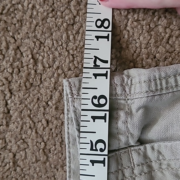 The North Face Women's Khaki Shorts, Size 8 - Picture 4 of 9